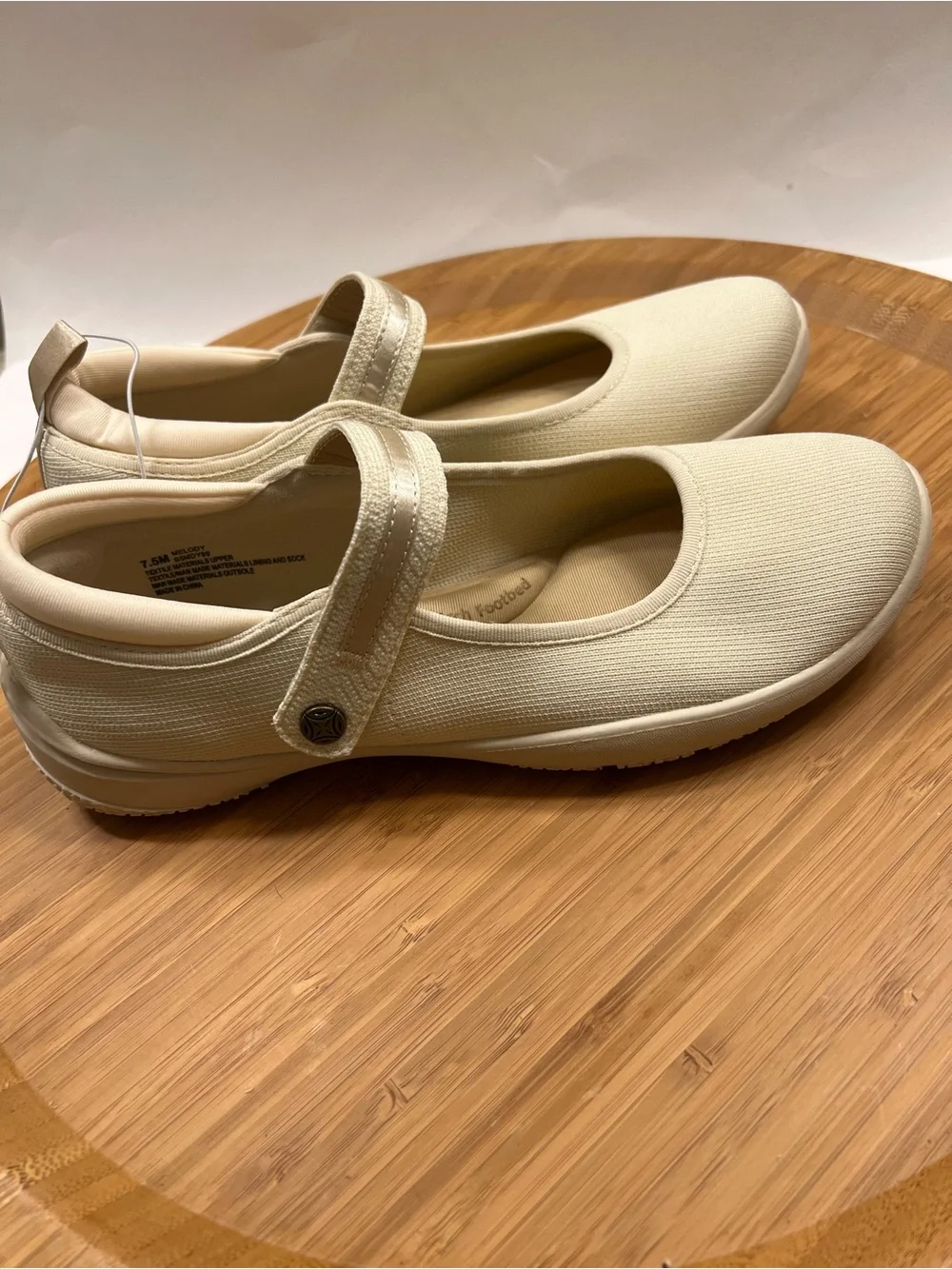 J Sport Cream Mary Jane Comfort Shoes Size 7.5 NWOT or Box